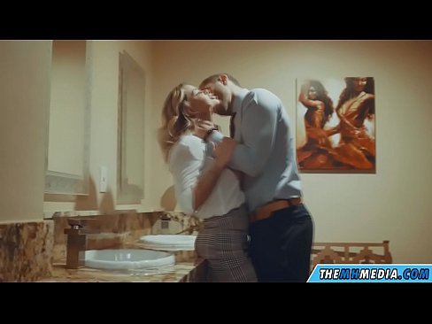 ❤️ Rehefa mamitaka anao ao amin'ny trano fidiovana ho an'ny besinimaro ny blonde be busty ❌ Super sex amin'ny pôrnôgrafia mg.osagoassist.ru ❌